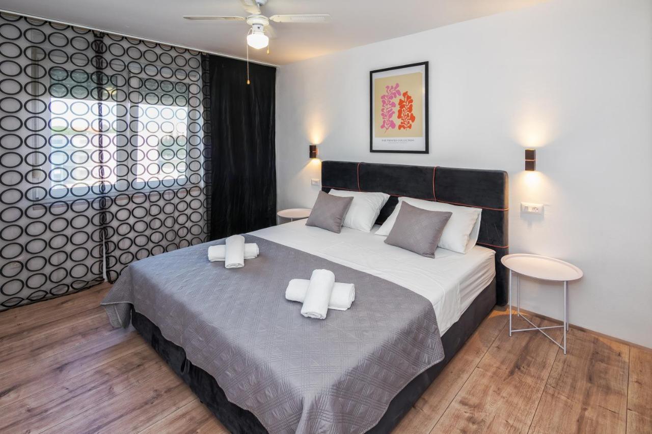 3-Bedroom Sea View Apartment - Balcony, Elevator - Spinut, Split Dış mekan fotoğraf