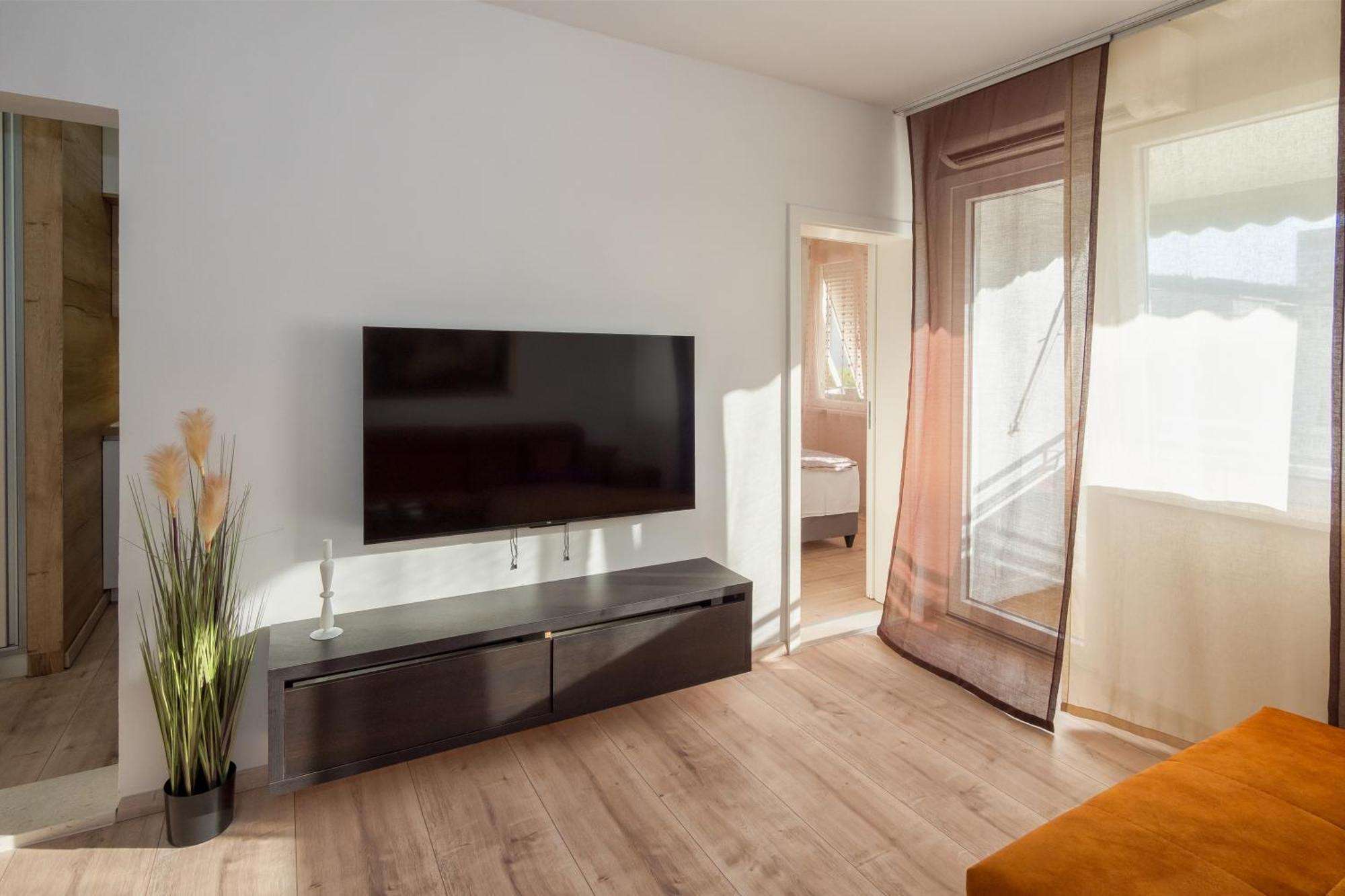 3-Bedroom Sea View Apartment - Balcony, Elevator - Spinut, Split Dış mekan fotoğraf