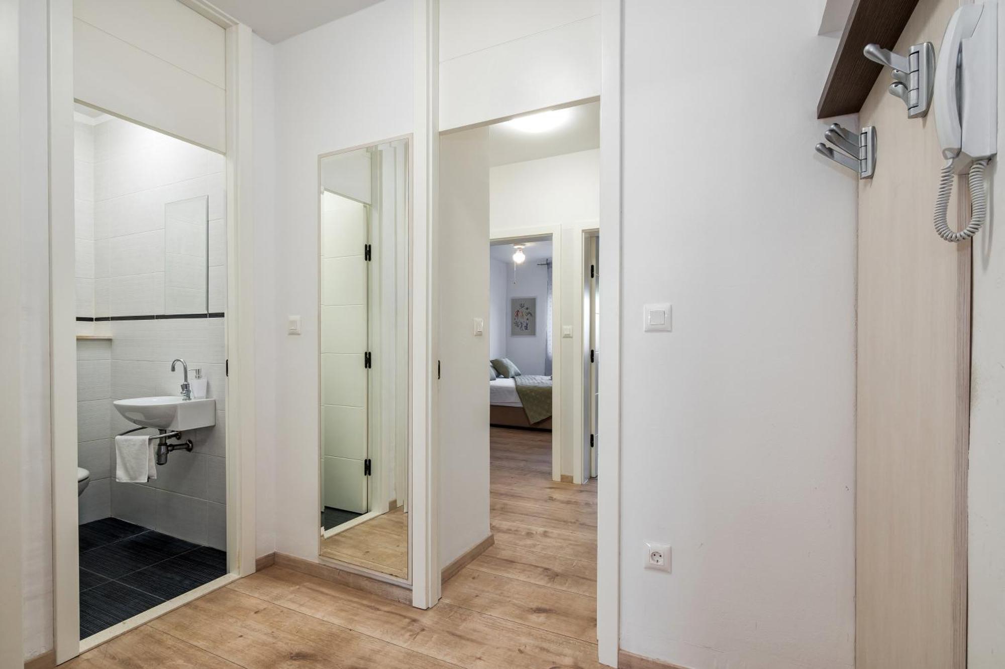 3-Bedroom Sea View Apartment - Balcony, Elevator - Spinut, Split Dış mekan fotoğraf