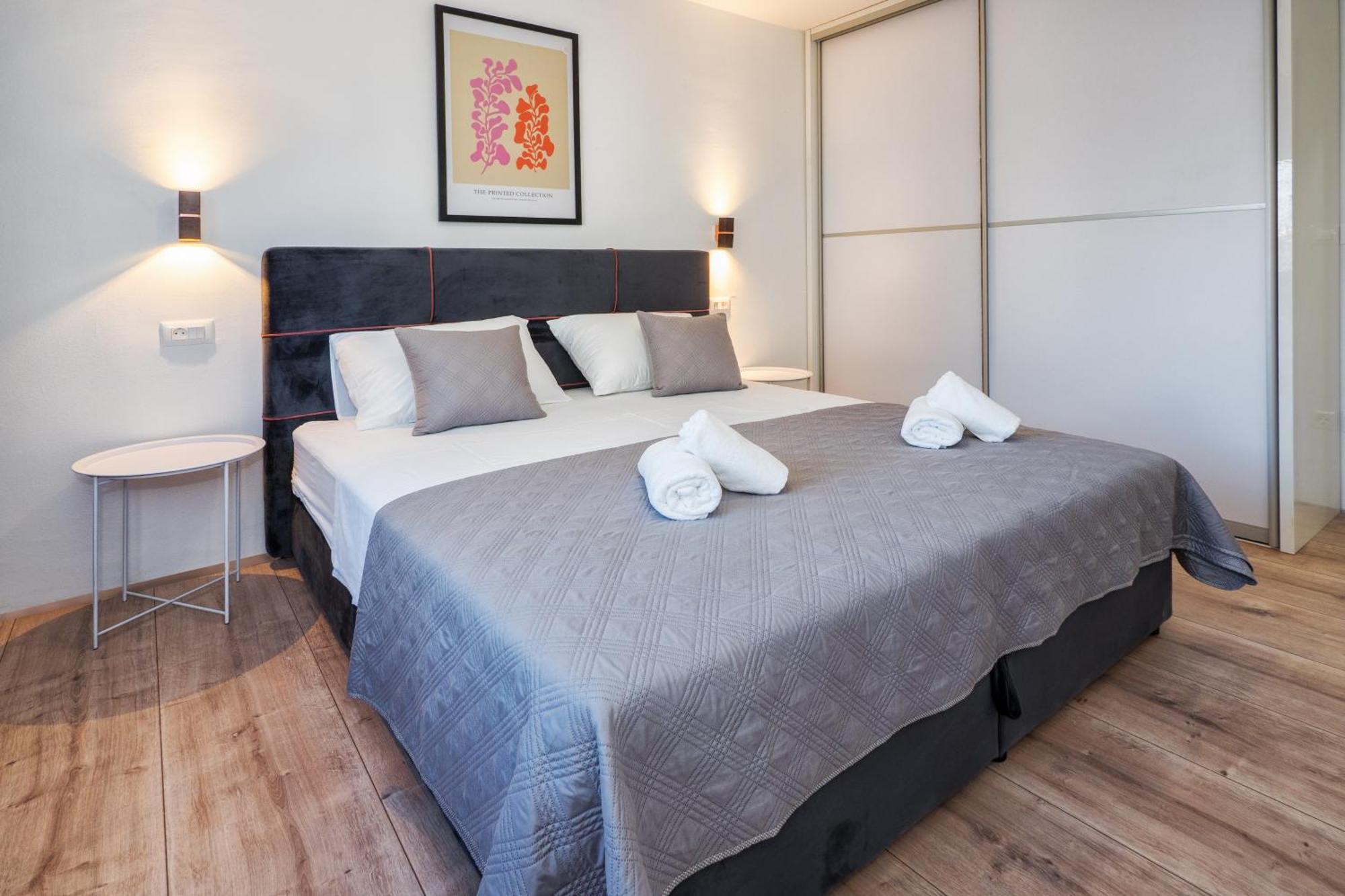 3-Bedroom Sea View Apartment - Balcony, Elevator - Spinut, Split Dış mekan fotoğraf