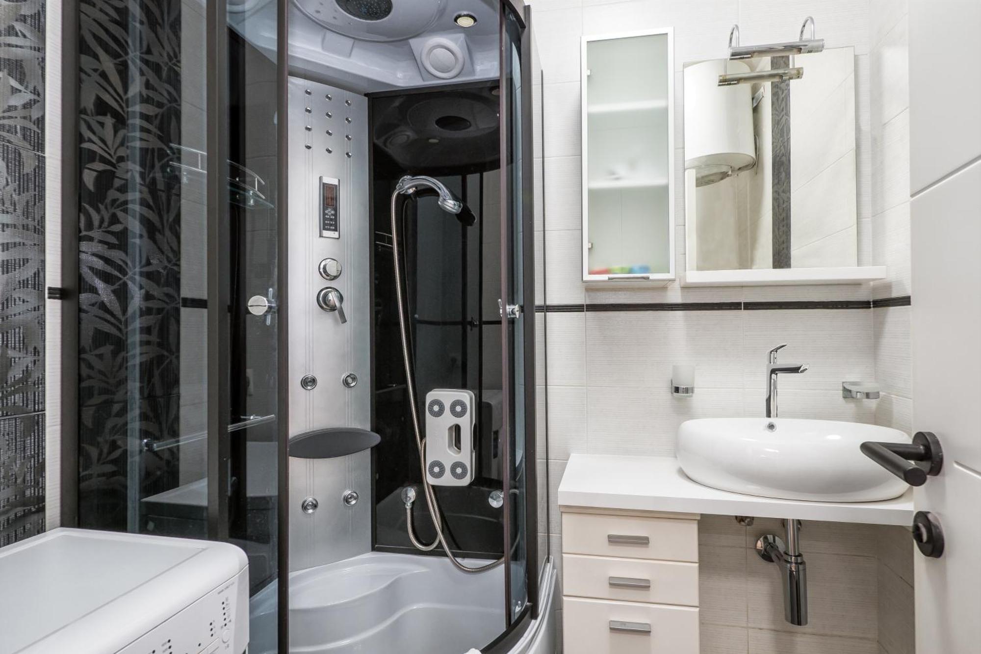 3-Bedroom Sea View Apartment - Balcony, Elevator - Spinut, Split Dış mekan fotoğraf
